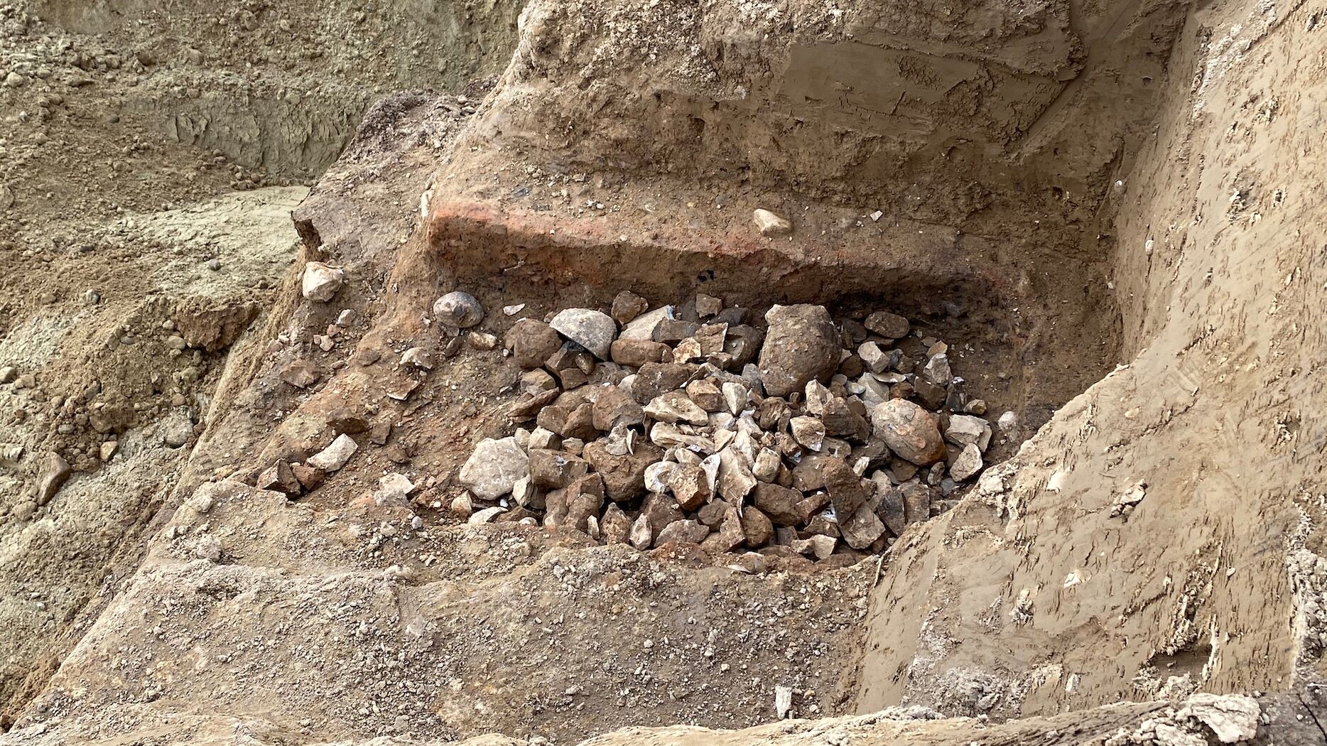 So unspektakulär sieht eine 3000 Jahre alte Feuerstelle aus - murten